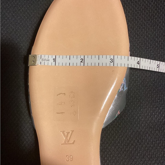 Louis Vuitton sandals - Picture 11 of 12